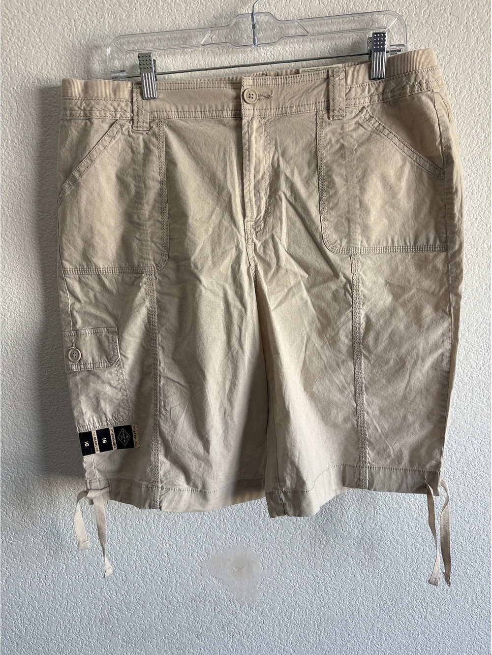 St. John's Bay 11" Bermuda Shorts Size 16 Beige Cotton Blend Mid Rise